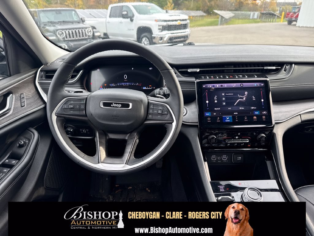 Used 2023 Jeep Grand Cherokee Limited AWD/4WD image 14