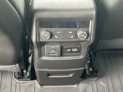 Used 2023 GMC Acadia SLT w/ Elevation Edition FWD image 22