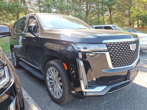 Used 2022 Cadillac Escalade Luxury w/ LPO, Floor Liner Package image 3