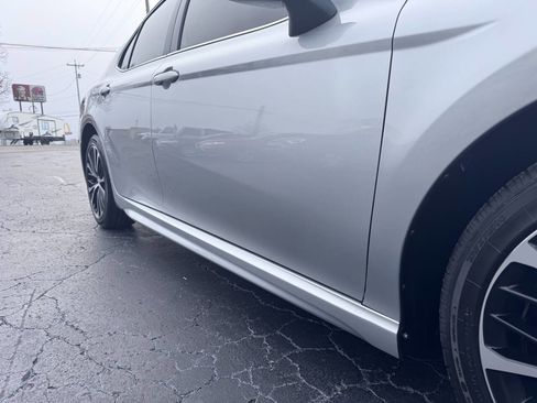 Used 2018 Toyota Camry SE image 19