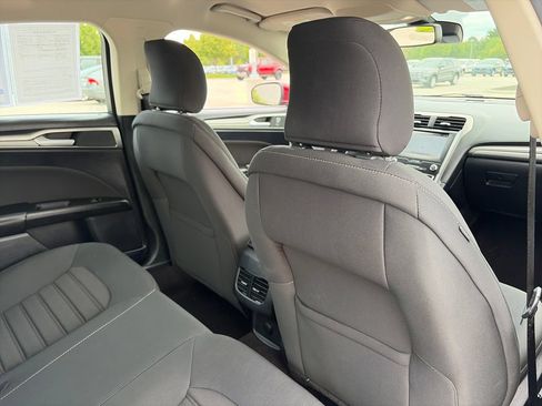Used 2019 Ford Fusion SE FWD image 29