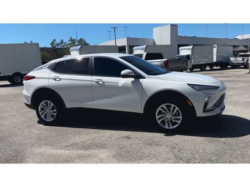 Certified 2024 Buick Envista Preferred w/ Convenience II Package image 2