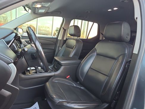 Used 2021 Chevrolet Traverse LT w/ LPO, Floor Liner Package image 15