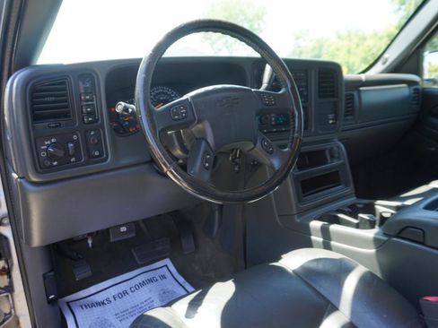 Used 2007 Chevrolet Silverado 2500 LT w/ Onstar Plus Package AWD/4WD image 13