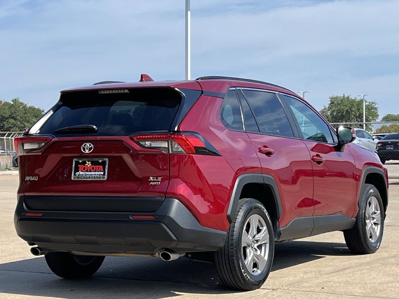 Used 2025 Toyota RAV4 XLE AWD/4WD image 4