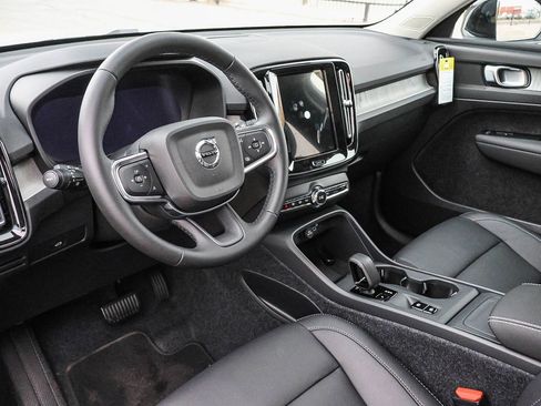 New 2026 Volvo XC40 B4 Core w/ Climate Package image 29
