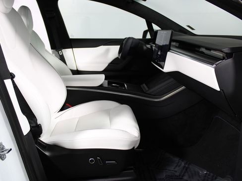 Used 2022 Tesla Model X Plaid image 13