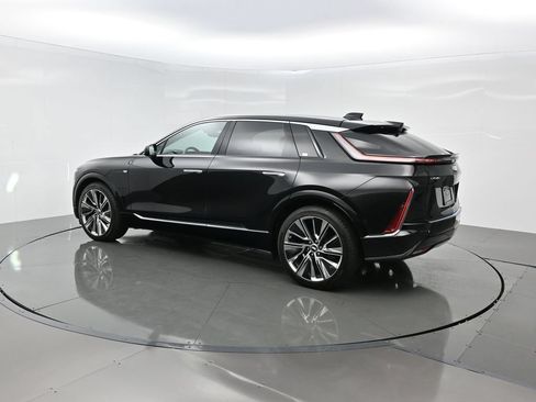 Used 2026 Cadillac Lyriq Signature Luxury AWD/4WD image 4