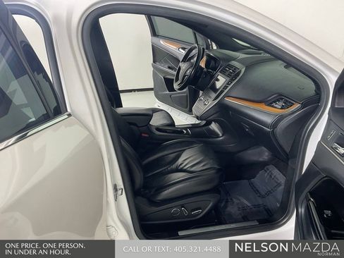 Used 2019 Lincoln MKC Select w/ Select Plus Package FWD image 14