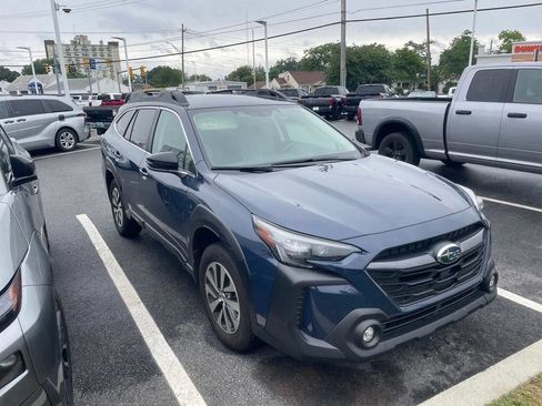 Used 2025 Subaru Outback Premium AWD/4WD image 1