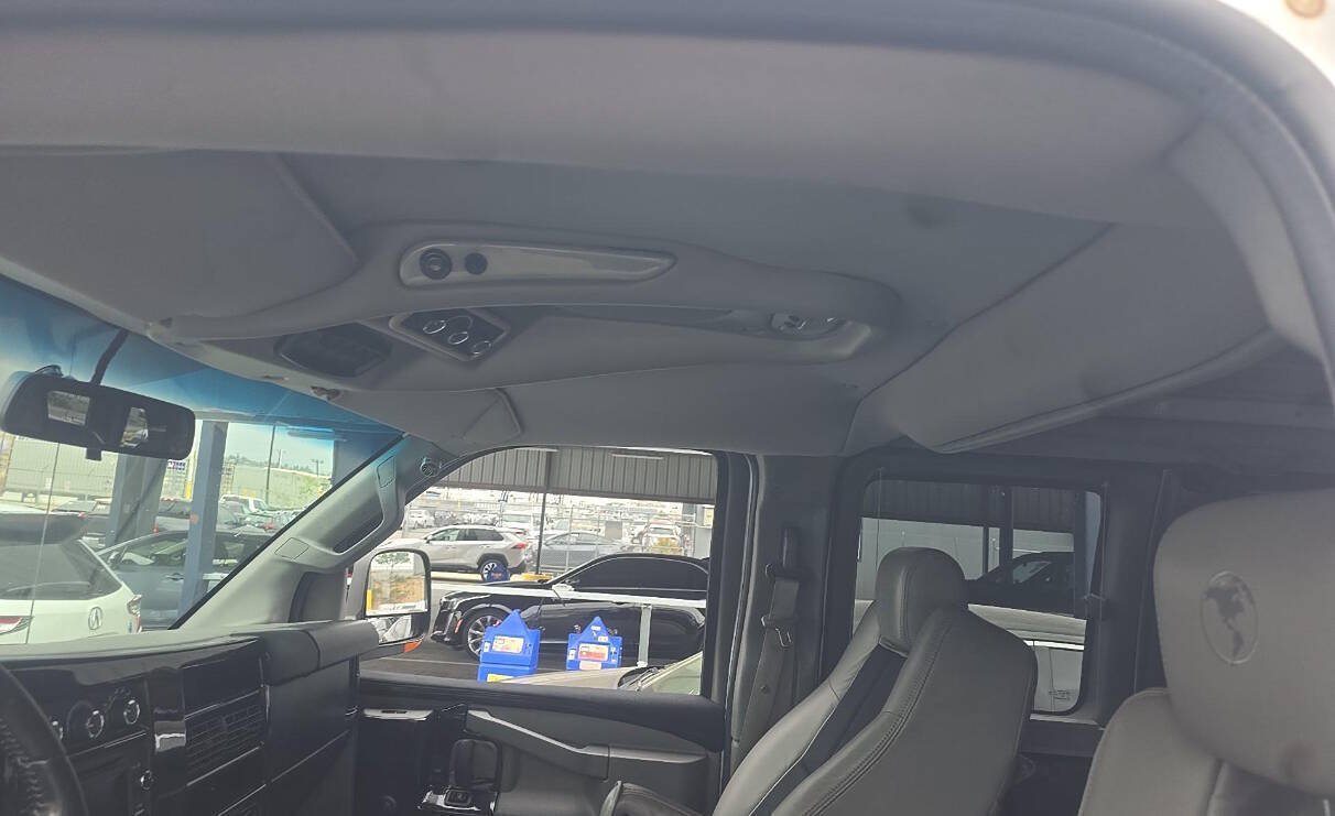 Used 2016 Chevrolet Express 2500 RWD image 18