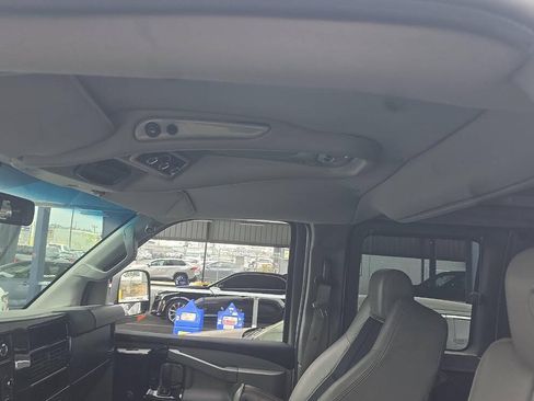 Used 2016 Chevrolet Express 2500 RWD image 18