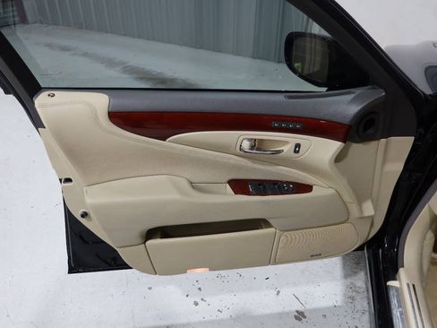 Used 2012 Lexus LS 460 w/ Comfort Pkg RWD image 33