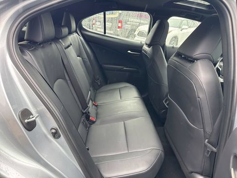 Used 2024 Lexus UX 250h AWD image 18