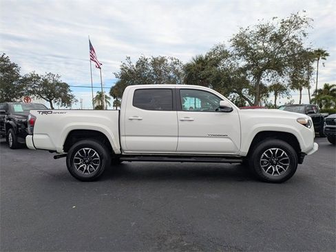 Used 2023 Toyota Tacoma TRD Sport image 3