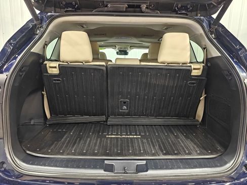 Used 2023 Toyota Highlander XLE AWD/4WD image 32