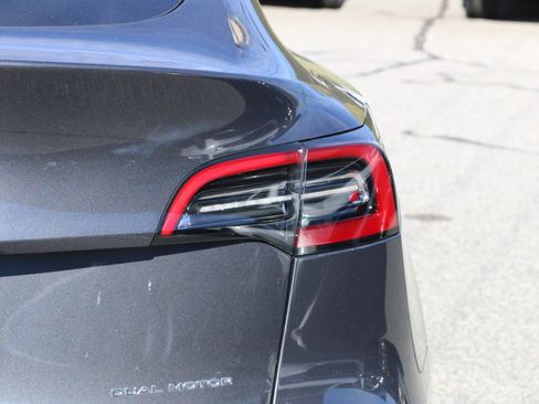 Used 2022 Tesla Model Y Long Range image 7