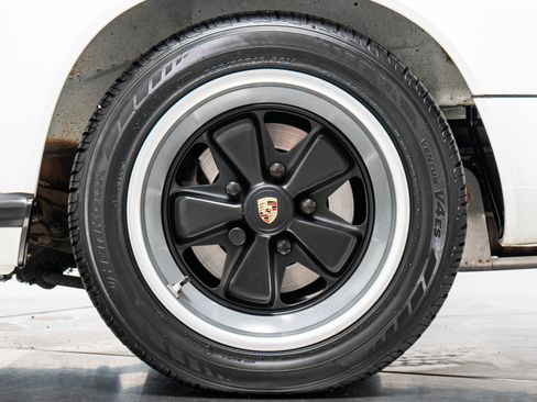 Used 1989 Porsche 911 Carrera RWD image 11