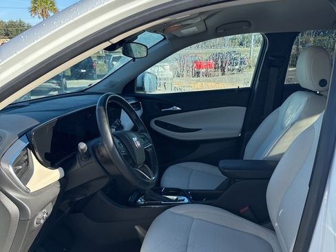 Used 2024 Buick Encore GX Preferred w/ Comfort Package image 7