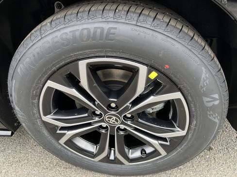 New 2026 Toyota Sienna Platinum image 7