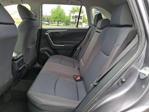 Used 2020 Toyota RAV4 LE AWD/4WD image 10