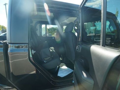 New 2025 Jeep Gladiator Sport image 21