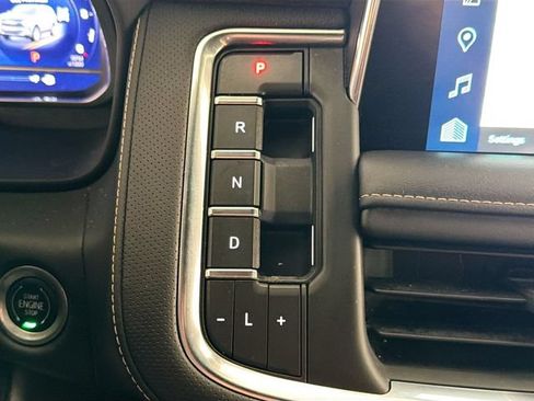 Used 2022 Chevrolet Tahoe Premier AWD/4WD image 17