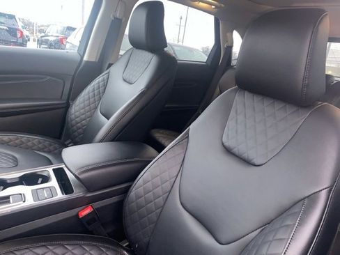 Used 2024 Ford Edge Titanium image 23