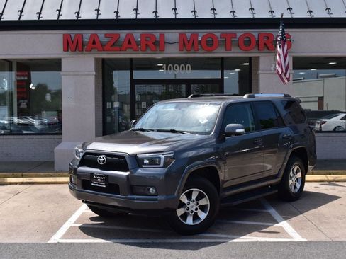Used 2011 Toyota 4Runner SR5 AWD/4WD image 3