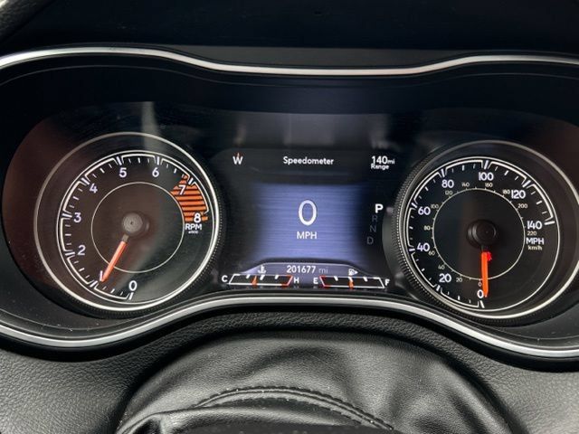 Used 2019 Jeep Cherokee Trailhawk AWD/4WD image 39