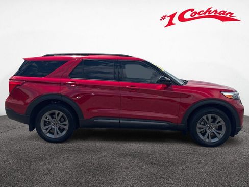 Used 2022 Ford Explorer XLT w/ Equipment Group 202A AWD/4WD image 32