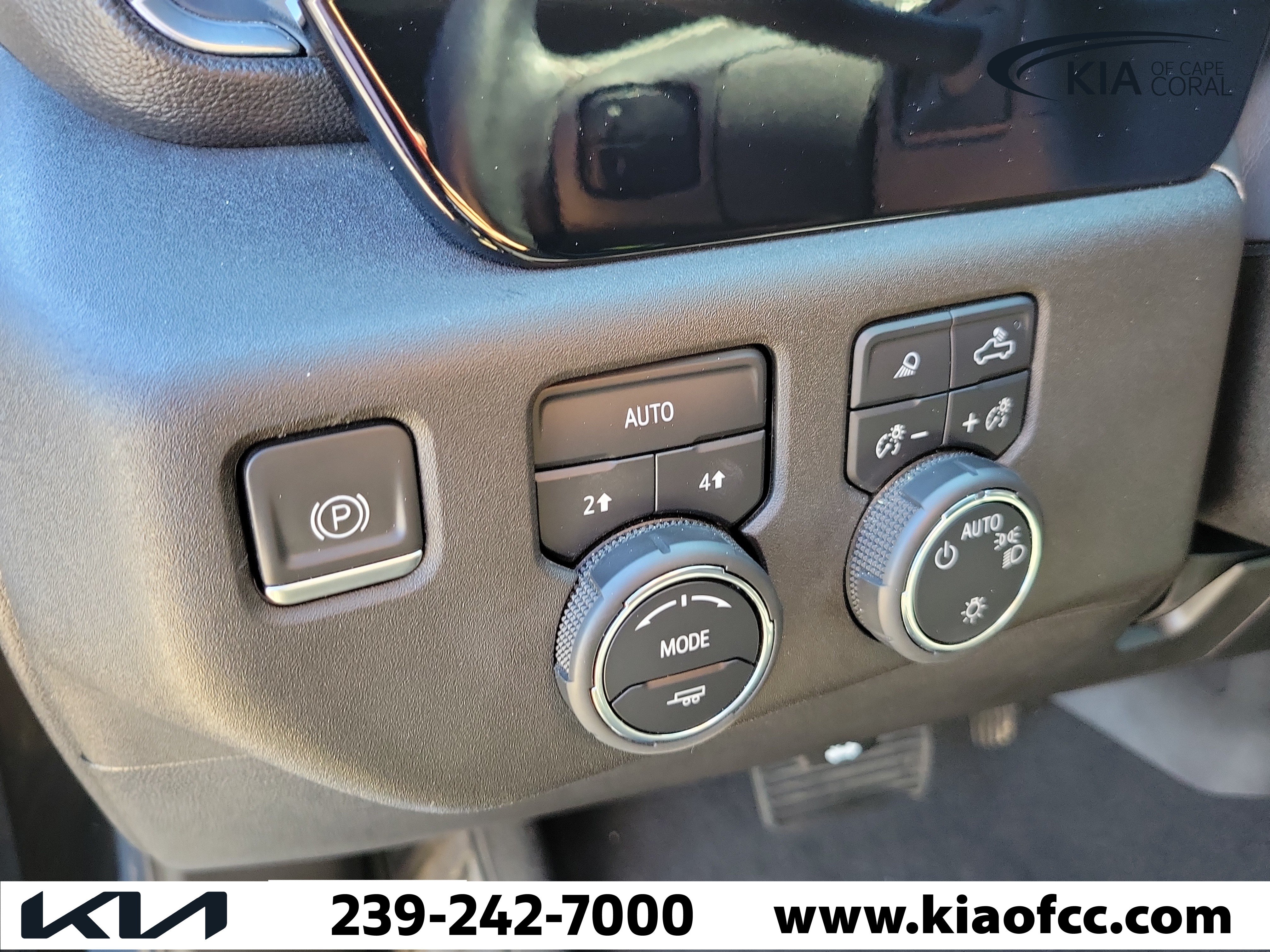 Used 2023 Chevrolet Silverado 1500 LT w/ Safety Package AWD/4WD image 23