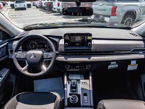 New 2025 Mitsubishi Outlander ES AWD/4WD image 22