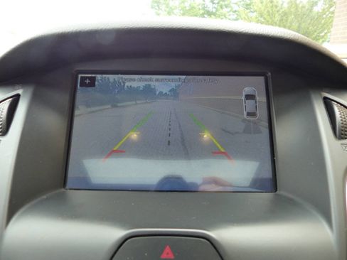 Used 2017 Ford Focus SEL FWD image 31