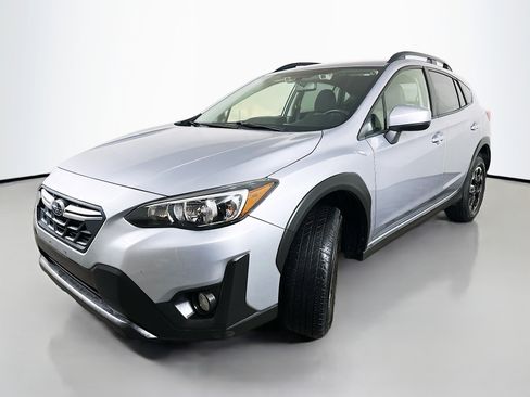 Used 2021 Subaru Crosstrek 2.0i Premium image 3