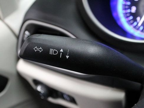 Used 2024 Chrysler Pacifica Touring-L FWD image 21