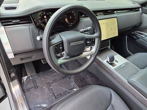 Certified 2025 Land Rover Range Rover SE AWD/4WD image 10