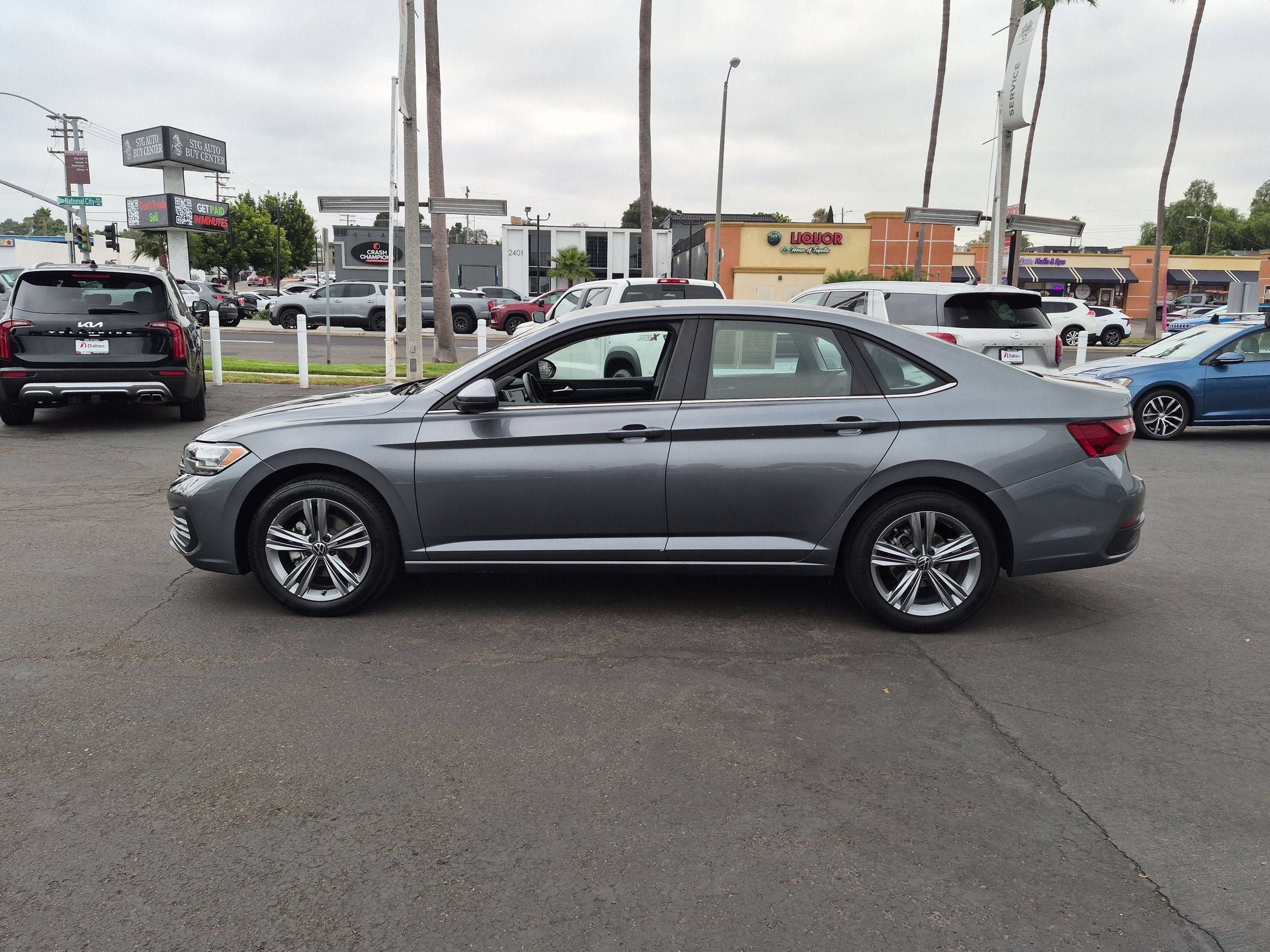 Used 2024 Volkswagen Jetta SE FWD image 4