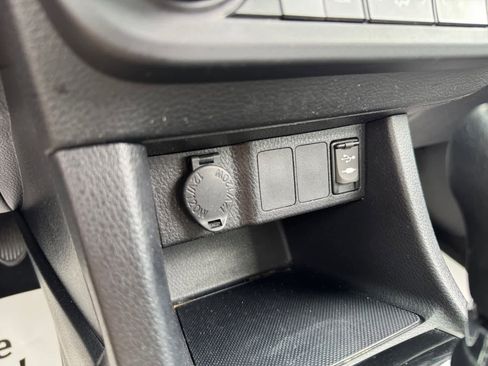Used 2015 Toyota Corolla LE FWD image 4