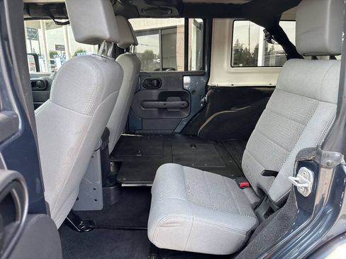 Used 2008 Jeep Wrangler Unlimited Sahara AWD/4WD image 21