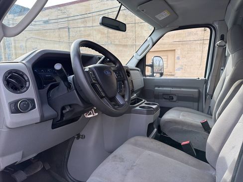 Used 2022 Ford E-350 and Econoline 350 Super Duty w/ Power Windows & Locks Group image 18