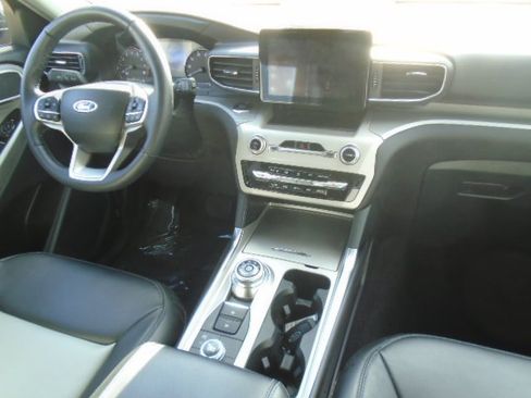 Used 2024 Ford Explorer XLT w/ Equipment Group 202A AWD/4WD image 10