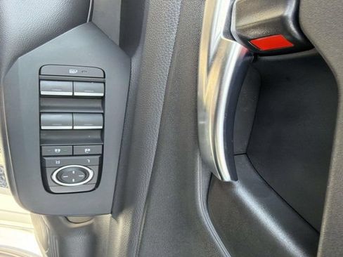 Certified 2025 Toyota Prius FWD image 8