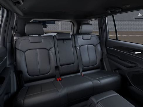Used 2025 Jeep Grand Cherokee Limited AWD/4WD image 15