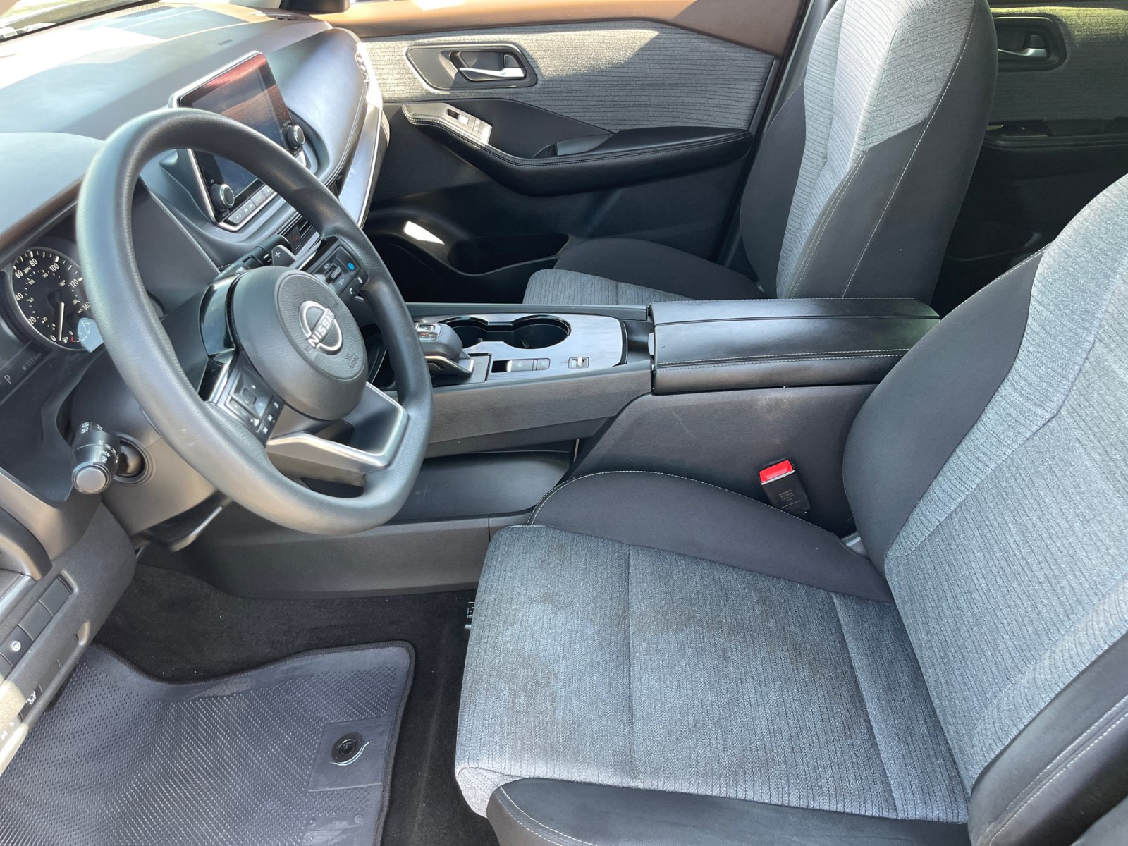 Used 2023 Nissan Rogue SV FWD image 14