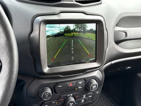 Used 2022 Jeep Renegade Trailhawk w/ Trailer Tow Group AWD/4WD image 28