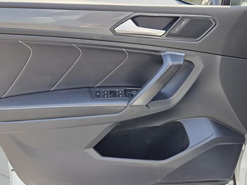 Used 2023 Volkswagen Tiguan SE w/ Panoramic Sunroof Package FWD image 13