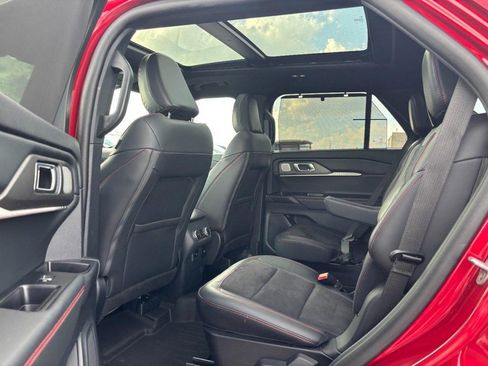 Used 2025 Ford Explorer ST image 13