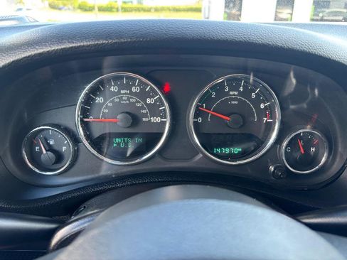 Used 2016 Jeep Wrangler Unlimited Sahara w/ Connectivity Group AWD/4WD image 17
