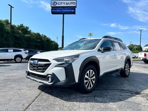 Used 2023 Subaru Outback Premium AWD/4WD image 4